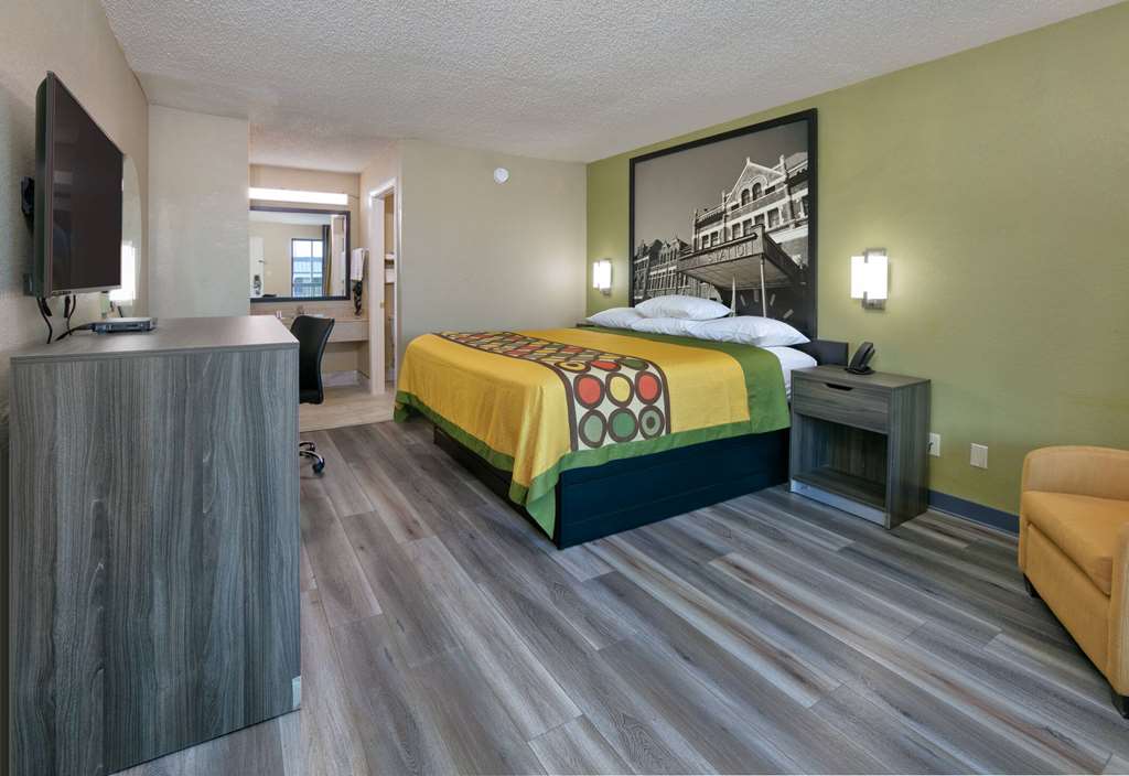 Super 8 by Wyndham Mobile Tillmans Corner - photo 5