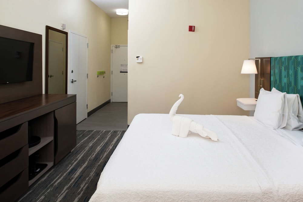 Hampton Inn Greensboro Airport - photo 18
