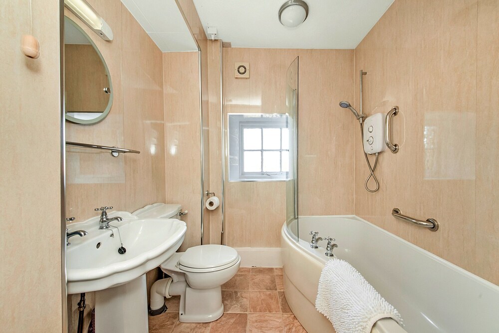 Finest Retreats Pennine Hall Apt — Thirsk — photo 5