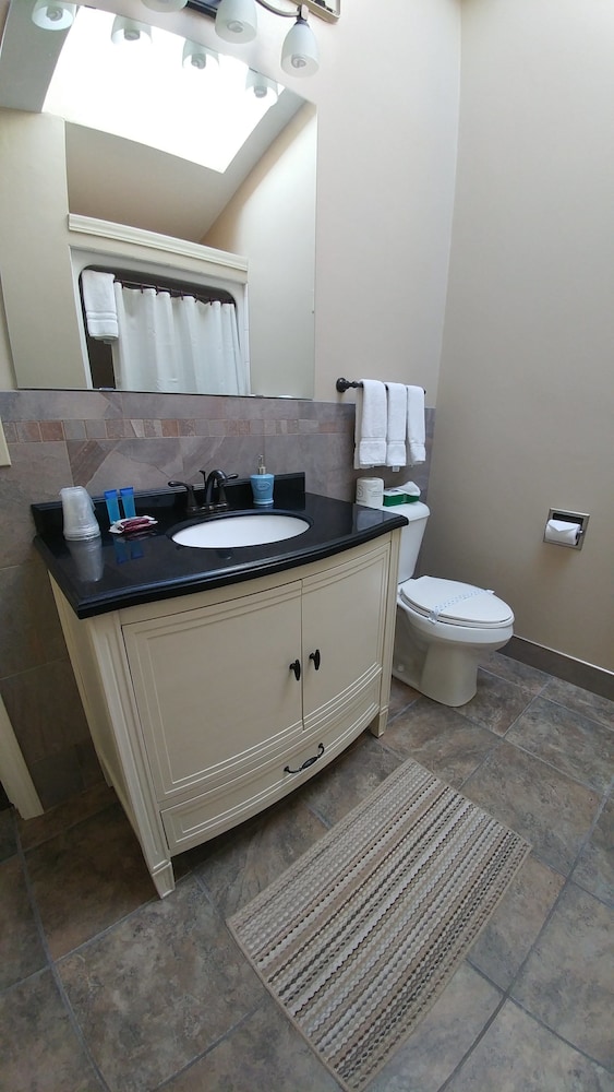 Snug Harbor Inn - photo 16