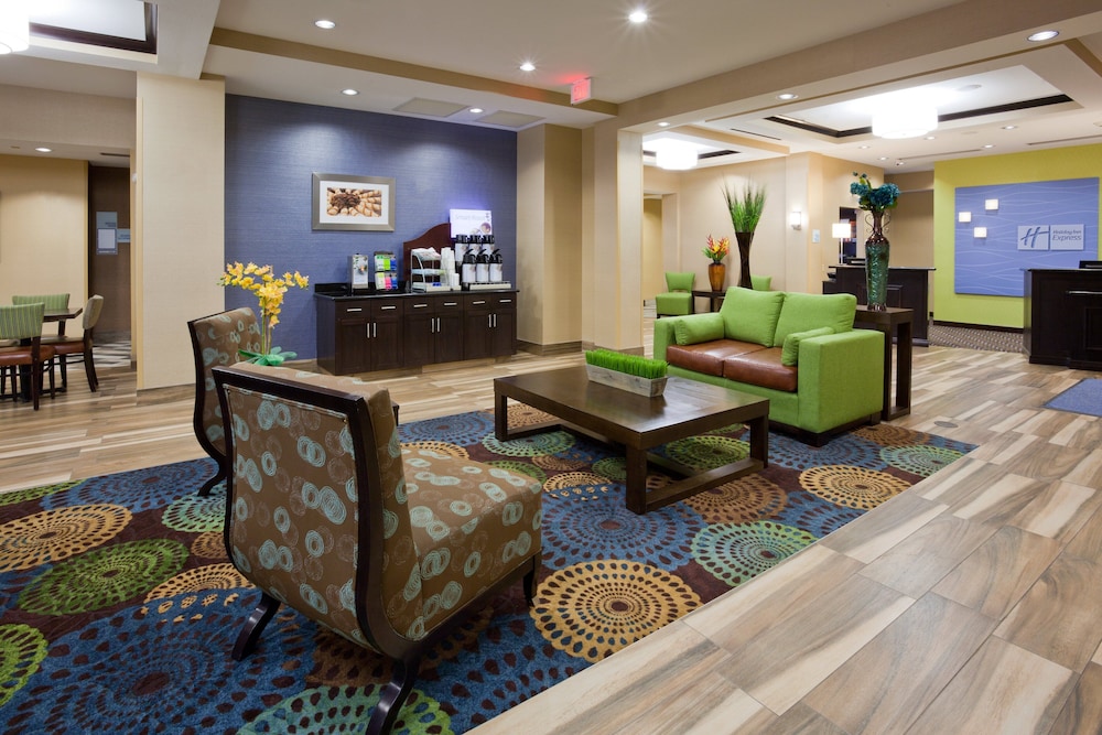 Holiday Inn Express Hotel & Suites Fort Dodge by IHG - photo 45