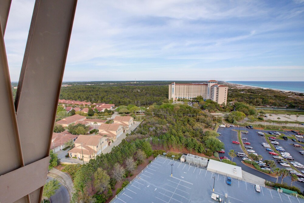 7801 7803 Luau One in Destin, United States