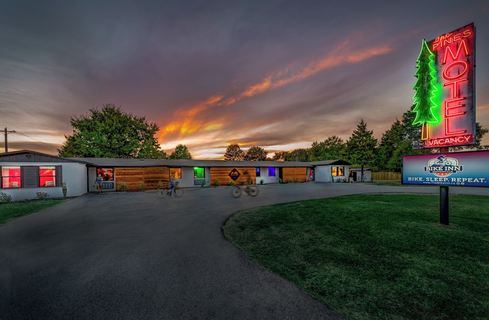 The Bike Inn — hotel in Bentonville