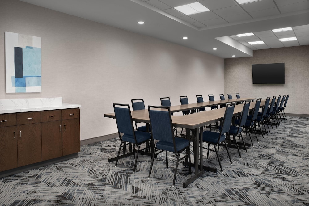 Hampton Inn Indianapolis Downtown Across from Circle Centre - photo 40