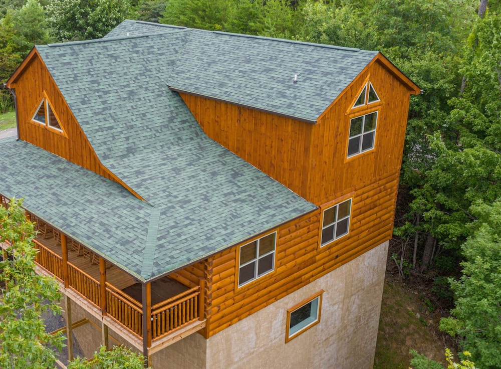 Mountain Bearadise - carbon neutral hotel in Sevierville