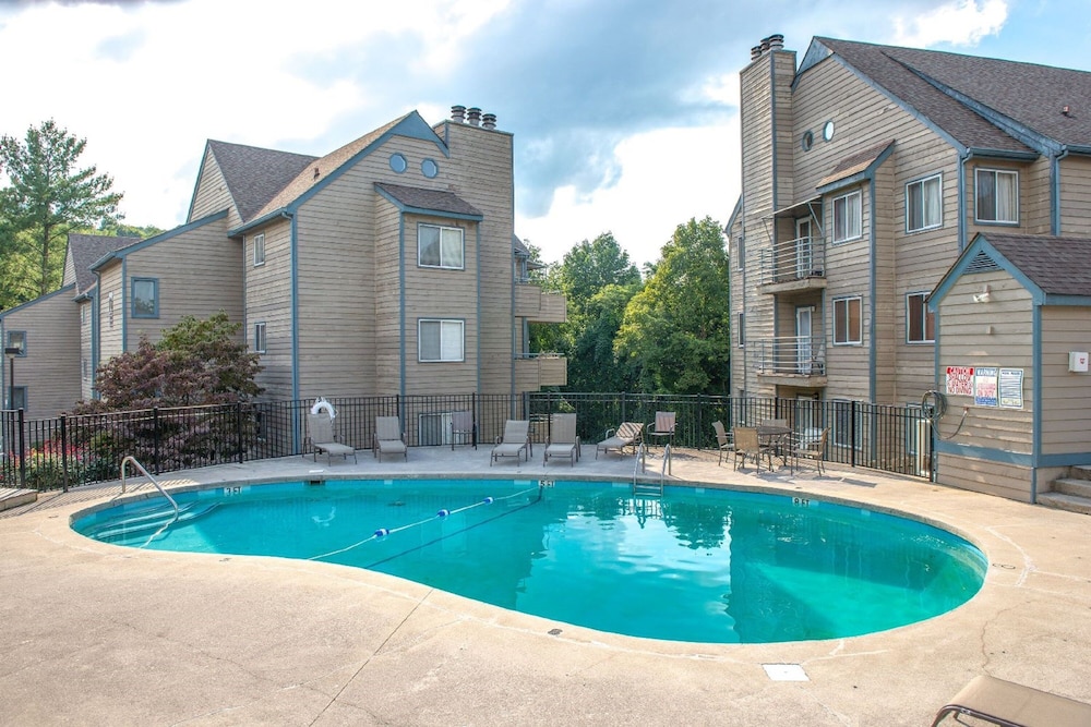The Summit 1306 Indoor And Outdoor Pools — 4-Star Luxury Hotel in Gatlinburg, United States