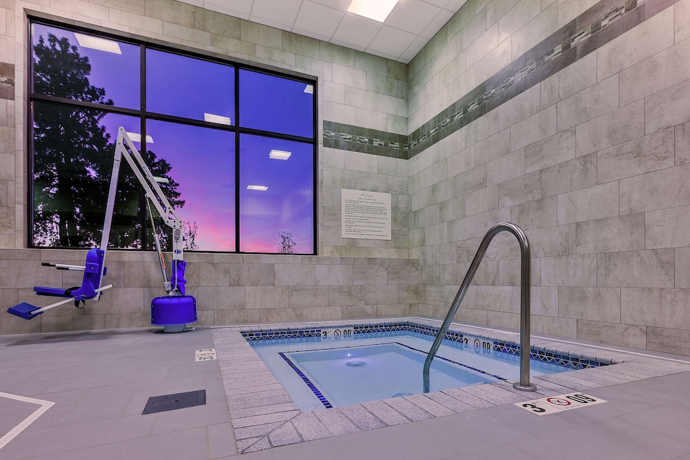 Hampton Inn & Suites Bend - photo 35