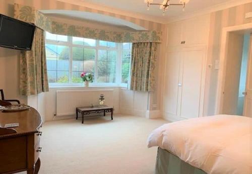 The Garden Apartment Beautiful spacious garden apartment with two bedrooms and two parking spaces
