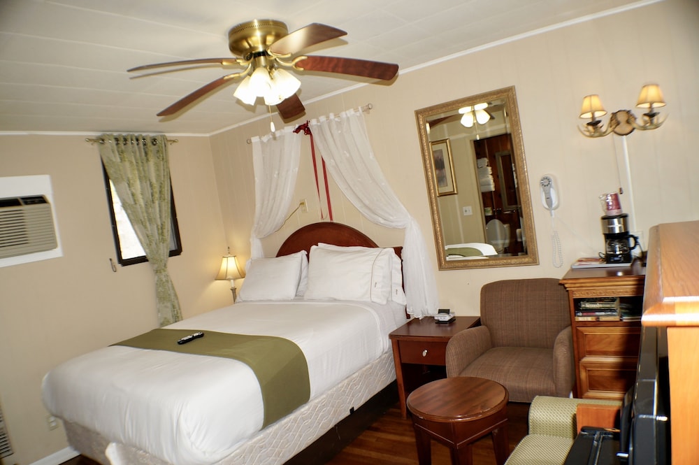 CedarWood Inn - photo 54