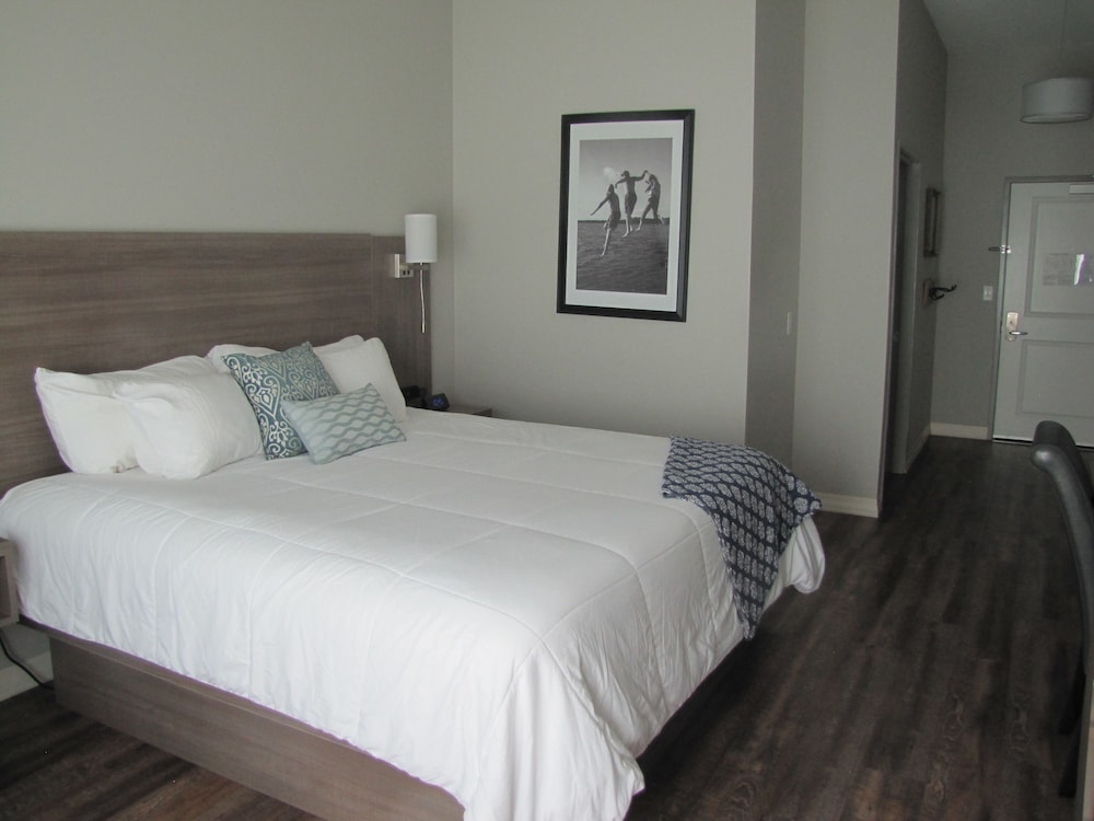 Lakes Inn at Dunvilla - photo 16