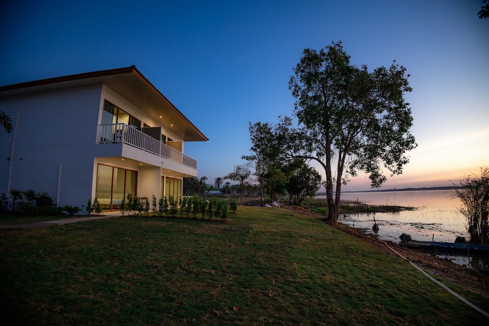 Lake House Naka Cave — 4-Star Luxury Hotel in Bueng Kan, Thailand