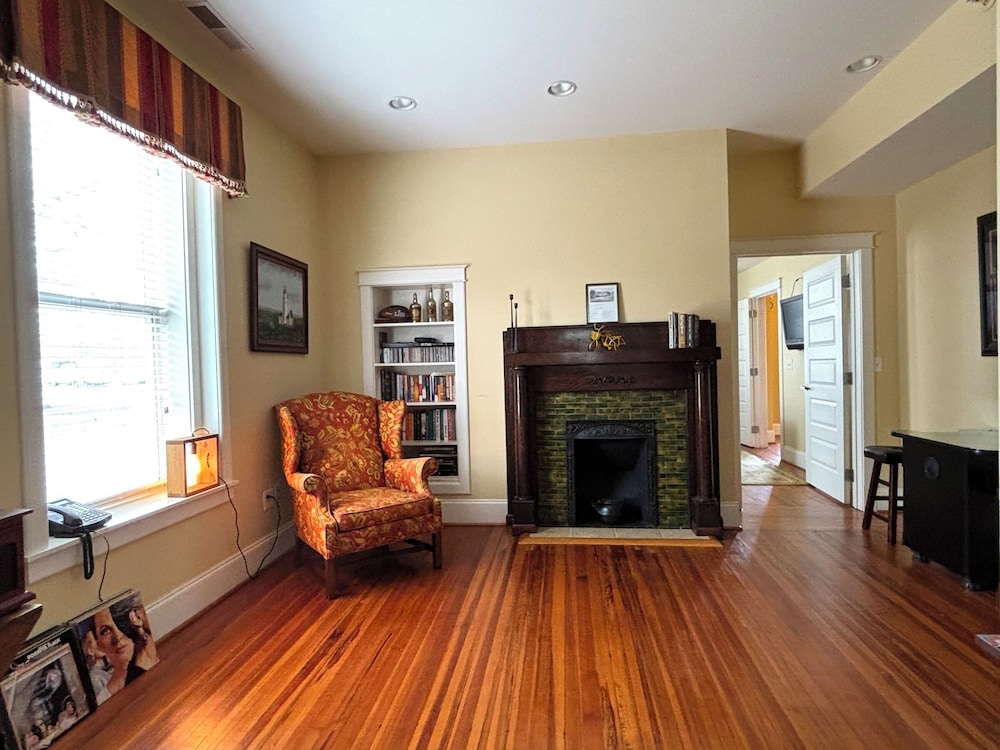 Grand Lux Inn - photo 42