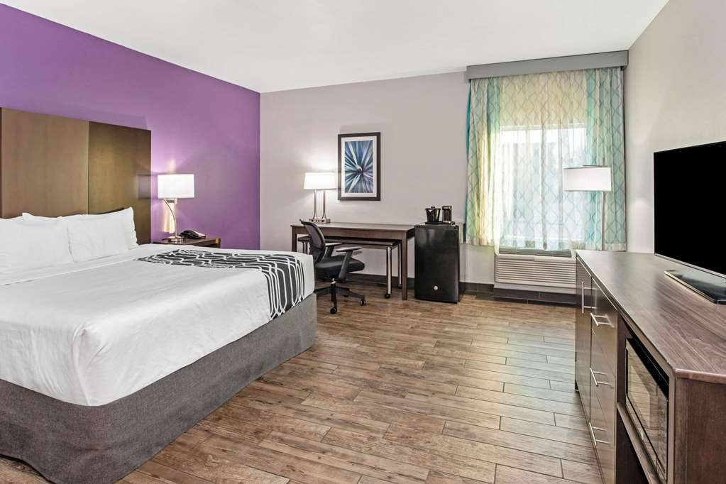 La Quinta Inn & Suites by Wyndham Lubbock South - photo 41