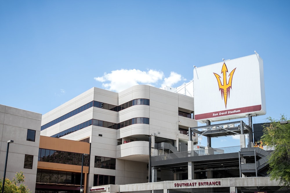 Holiday Inn Hotel & Suites Phoenix Airport By Ihg - photo 64