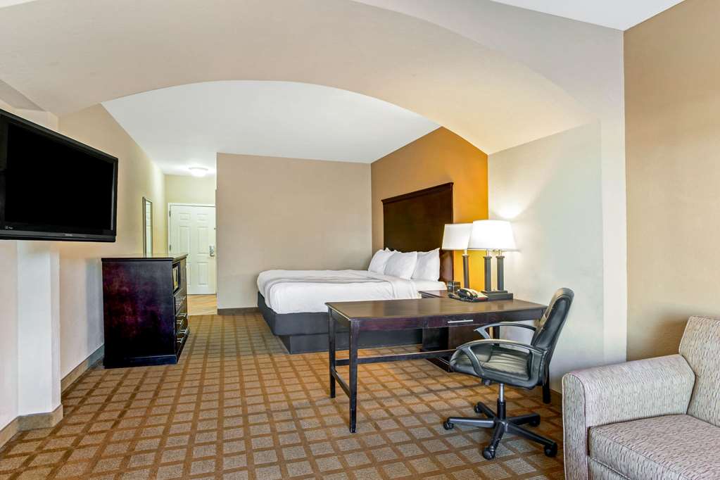 La Quinta Inn & Suites by Wyndham Mobile Satsuma Saraland - photo 26