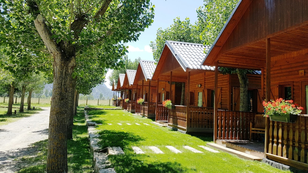 Aigüestortes Camping Resort - last minute hotel in Lleida