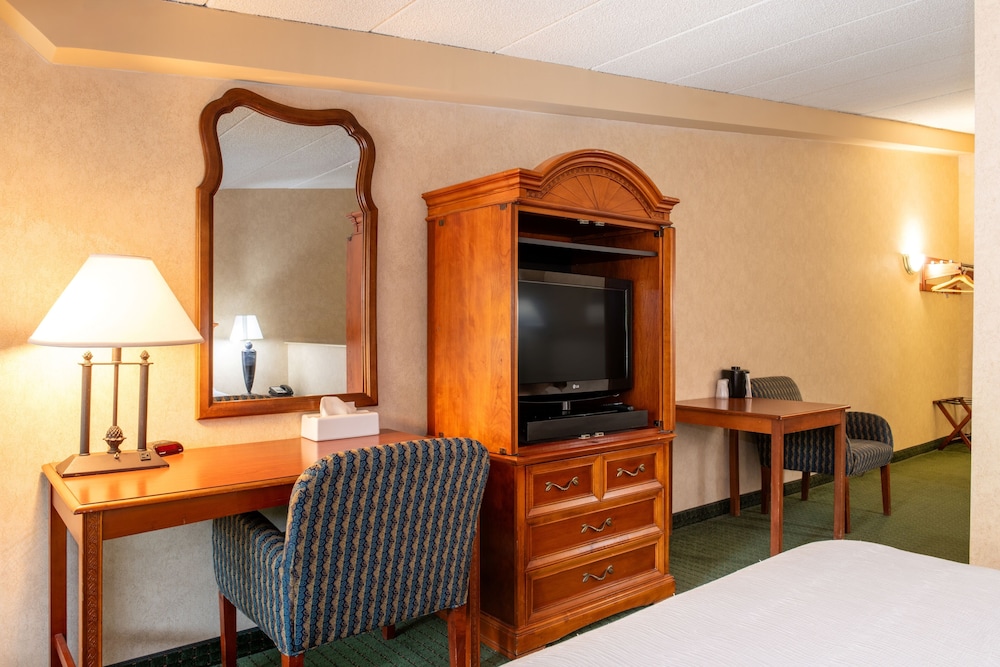 White River Inn and Suites - photo 37