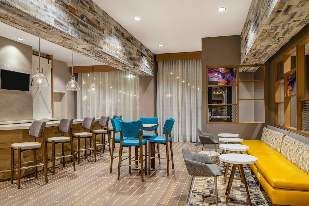 Hampton Inn & Suites Raleigh Midtown - photo 45