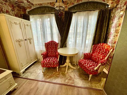 34 Silver Rooms