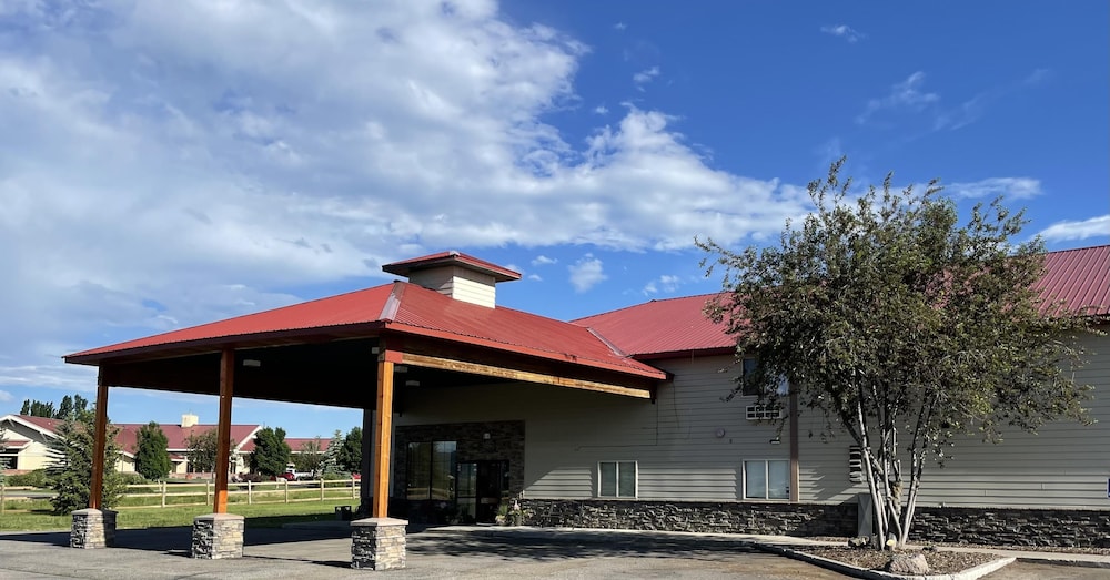 Eagle Peak Lodge & Cabins - featured photo