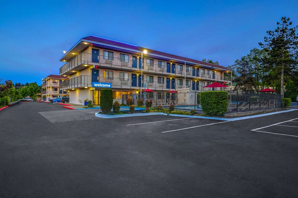 Motel 6 Kirkland WA North Kirkland — hotel in Kirkland