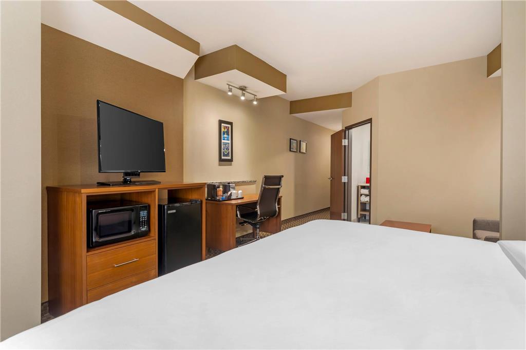 Comfort Suites Monroeville Pittsburgh East - photo 36