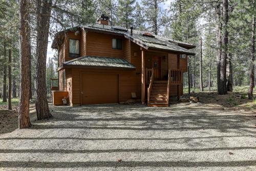 7 Cedar Private Cul de sac Forest View in Sunriver, United States