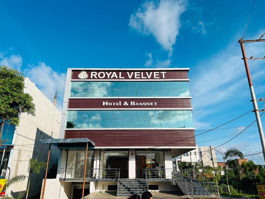 Royal Velvet Hotel & Banquet in Gorakhpur, India