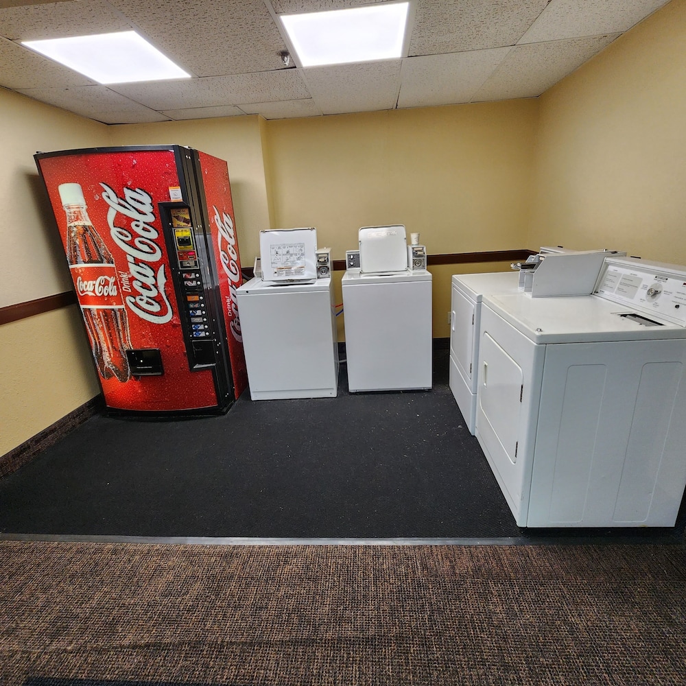 Katahdin Inn & Suites - photo 33