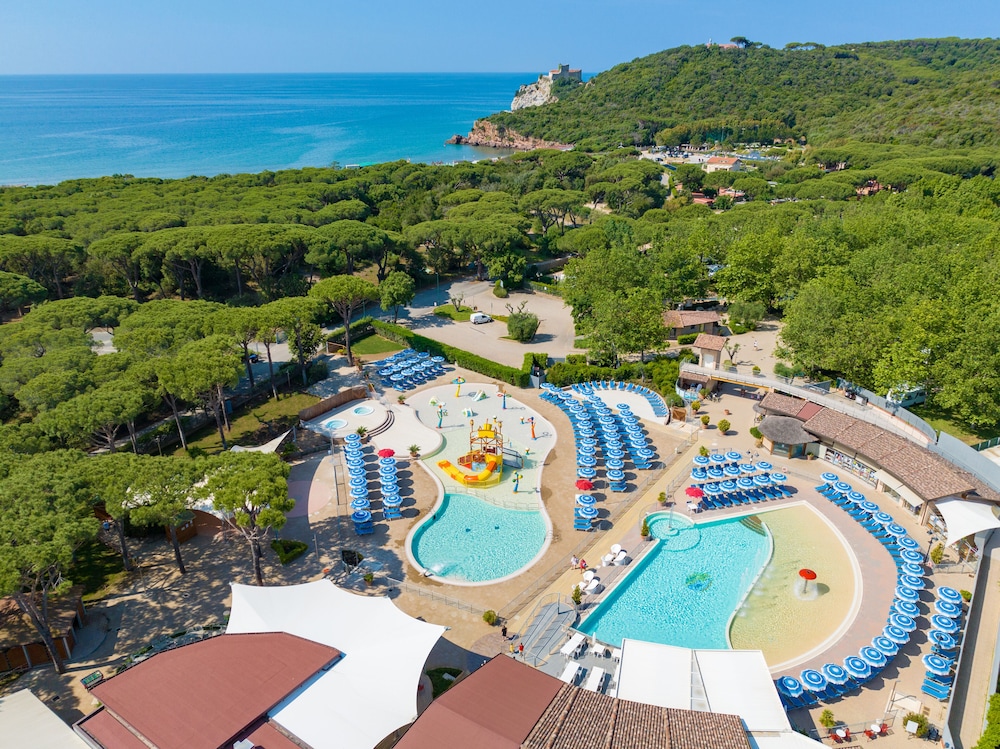 Camping Village Baia Azzurra — 4-Star Luxury Hotel in Castiglione Della Pescaia, Italy