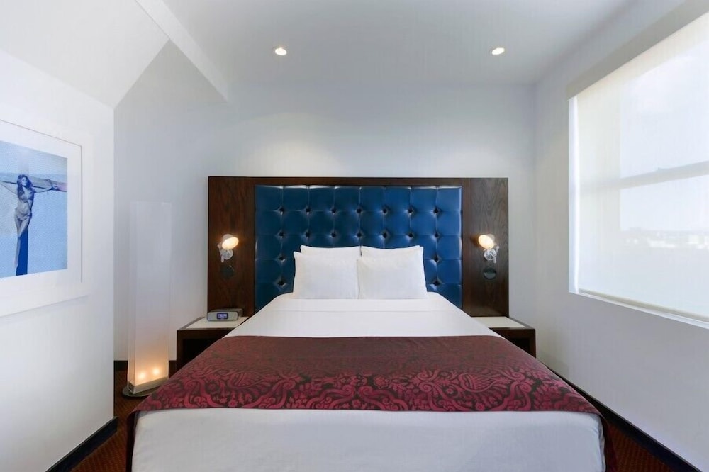 Night Hotel Broadway - photo 15