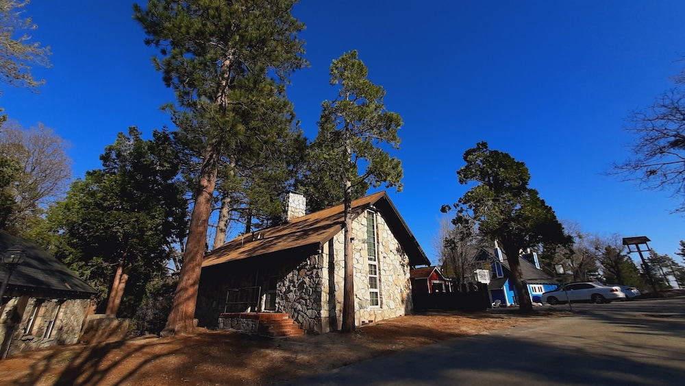 Sherwood Arms Motel - photo 52