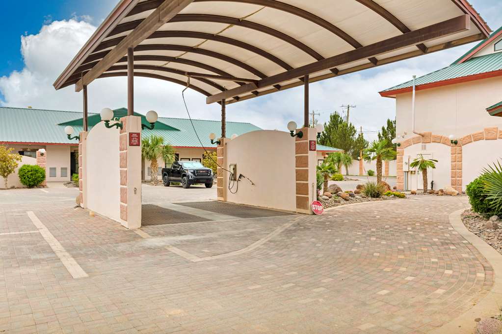 Best Western Plus Swiss Chalet Hotel & Suites - photo 41