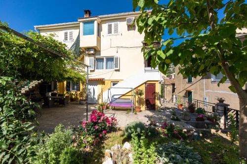 Oldtown 2 — 4-Star Luxury Hotel in Baska, Croatia