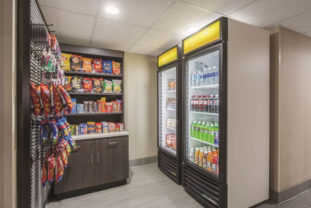 La Quinta Inn & Suites by Wyndham Festus St. Louis South - photo 28