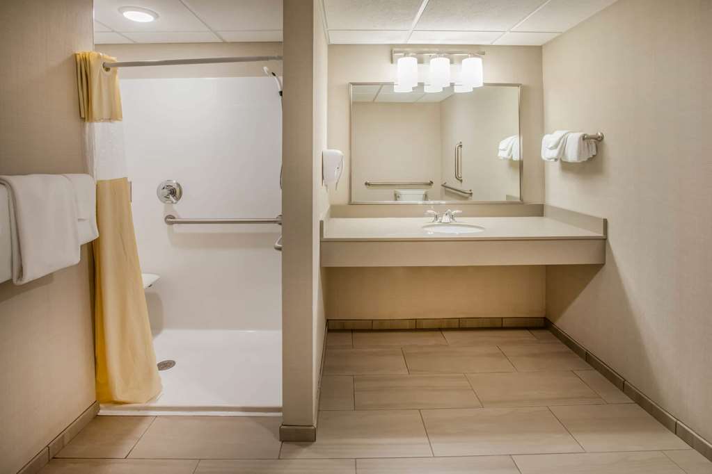 Days Inn & Suites by Wyndham Duluth by the Mall - photo 22