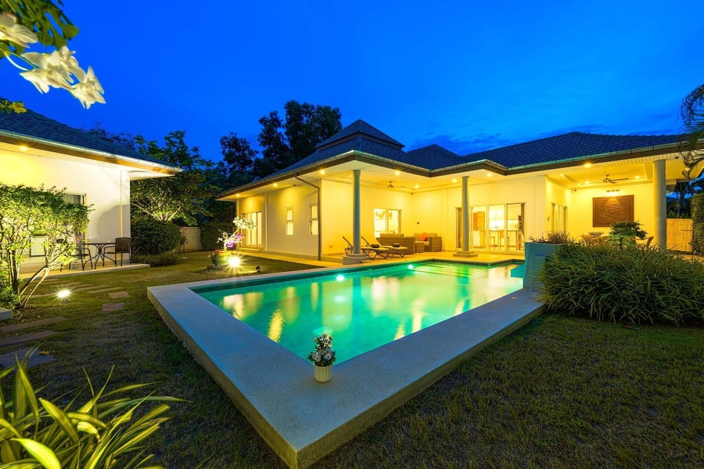 4 Bedroom Private Pool Villa MR51 — 4-Star Luxury Hotel in Hua Hin, Thailand