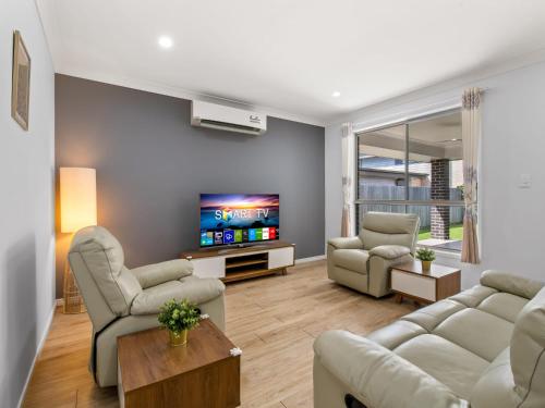 Spacious Newly Furnished 4BD Family Retreat — 4-Star Luxury Hotel in Doolandella, Australia