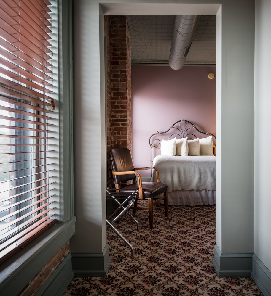 The Black Hawk Hotel - photo 10