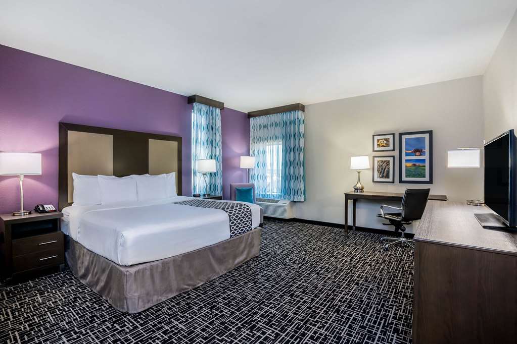 La Quinta Inn & Suites by Wyndham Houston Cypress - photo 18