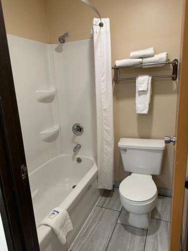Super 8 by Wyndham Grand Island South - photo 3