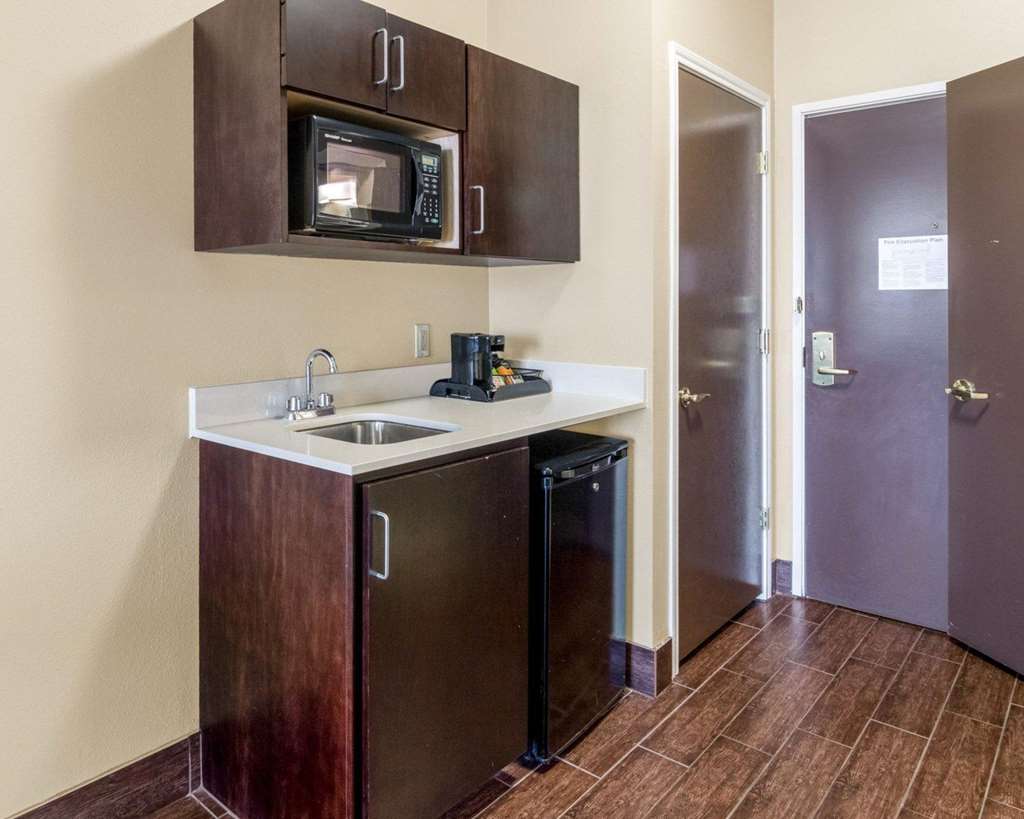 Comfort Suites Odessa near University - photo 16