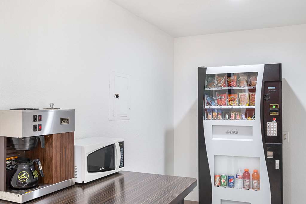Motel 6 Grand Prairie TX Near Six Flags Drive - photo 26