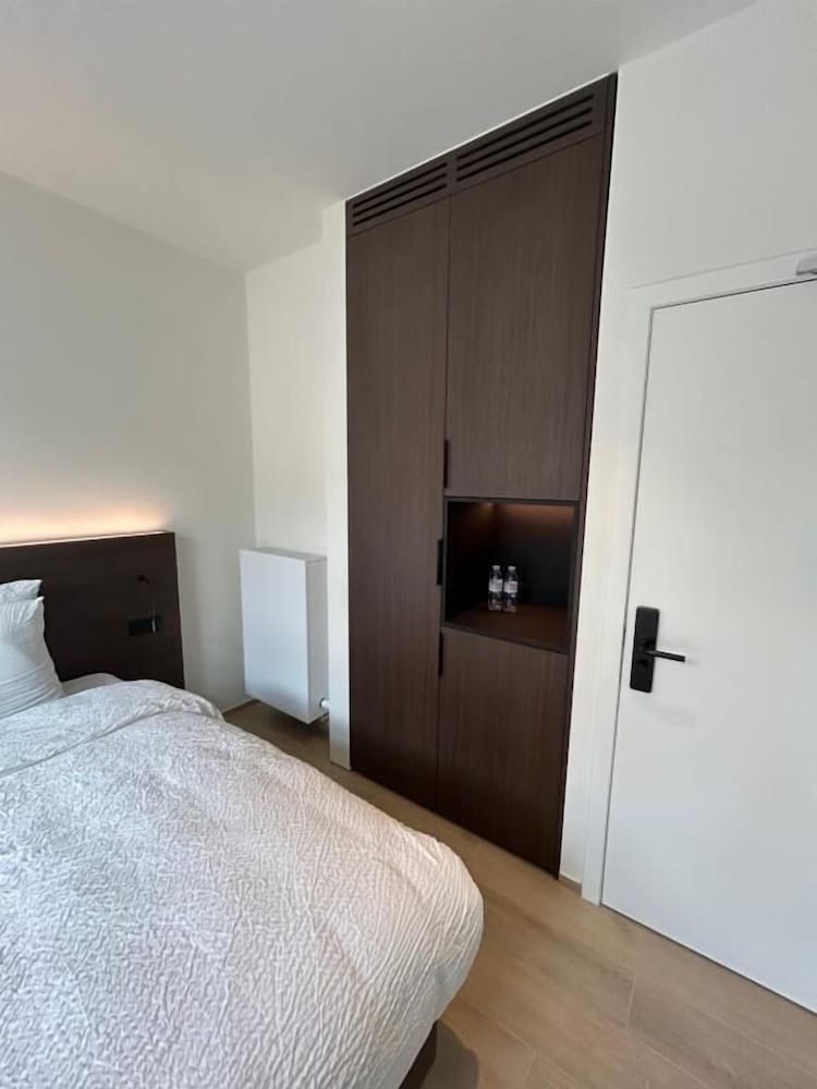 Manteka Logies — Ieper