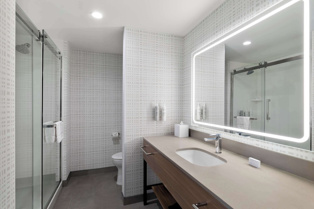 Hampton Inn & Suites by Hilton Corona - photo 37