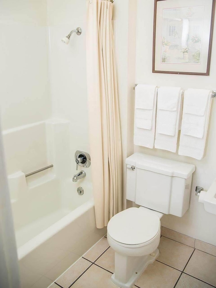 Colonial Motel - photo 10