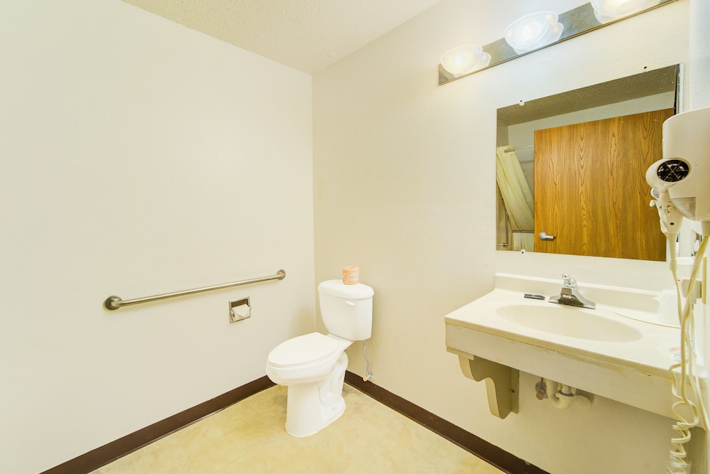 Capital O Amerihost Inn and Suites Kingdom City Hwy 54 MO - photo 42