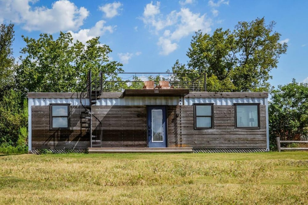 New Luxury Shipping Container - last minute hotel in Bellmead
