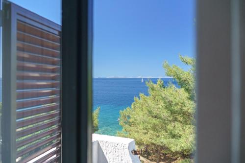 Holiday House Podraduc — 4-Star Luxury Hotel in Murter, Croatia