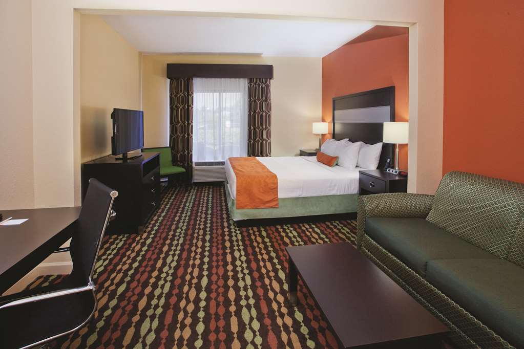 La Quinta Inn & Suites by Wyndham Florence - photo 10